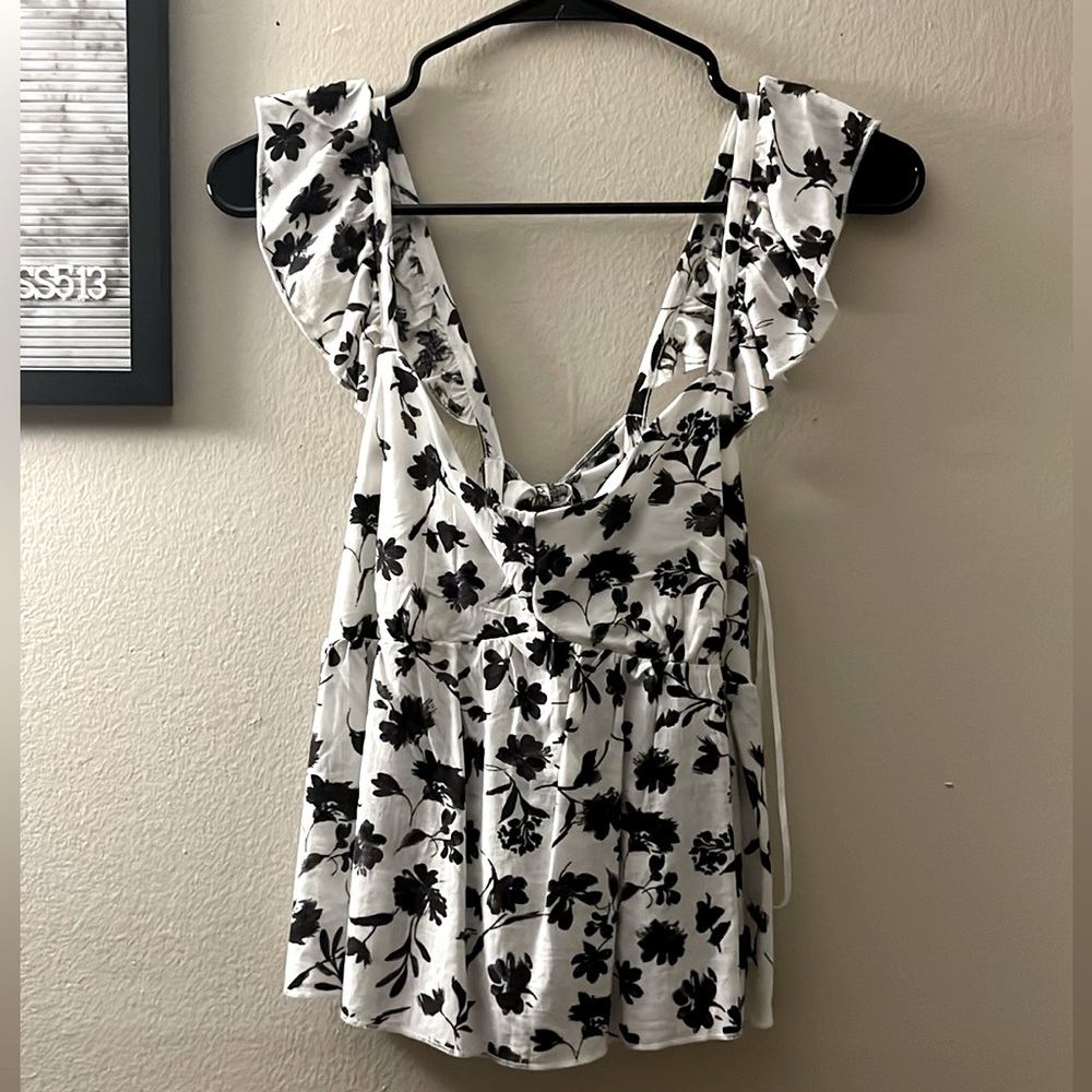 URBAN Romantics Black and White Ruffled Tie Front Blouse